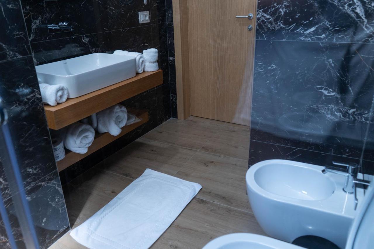 Hotel Patio Vlorë エクステリア 写真