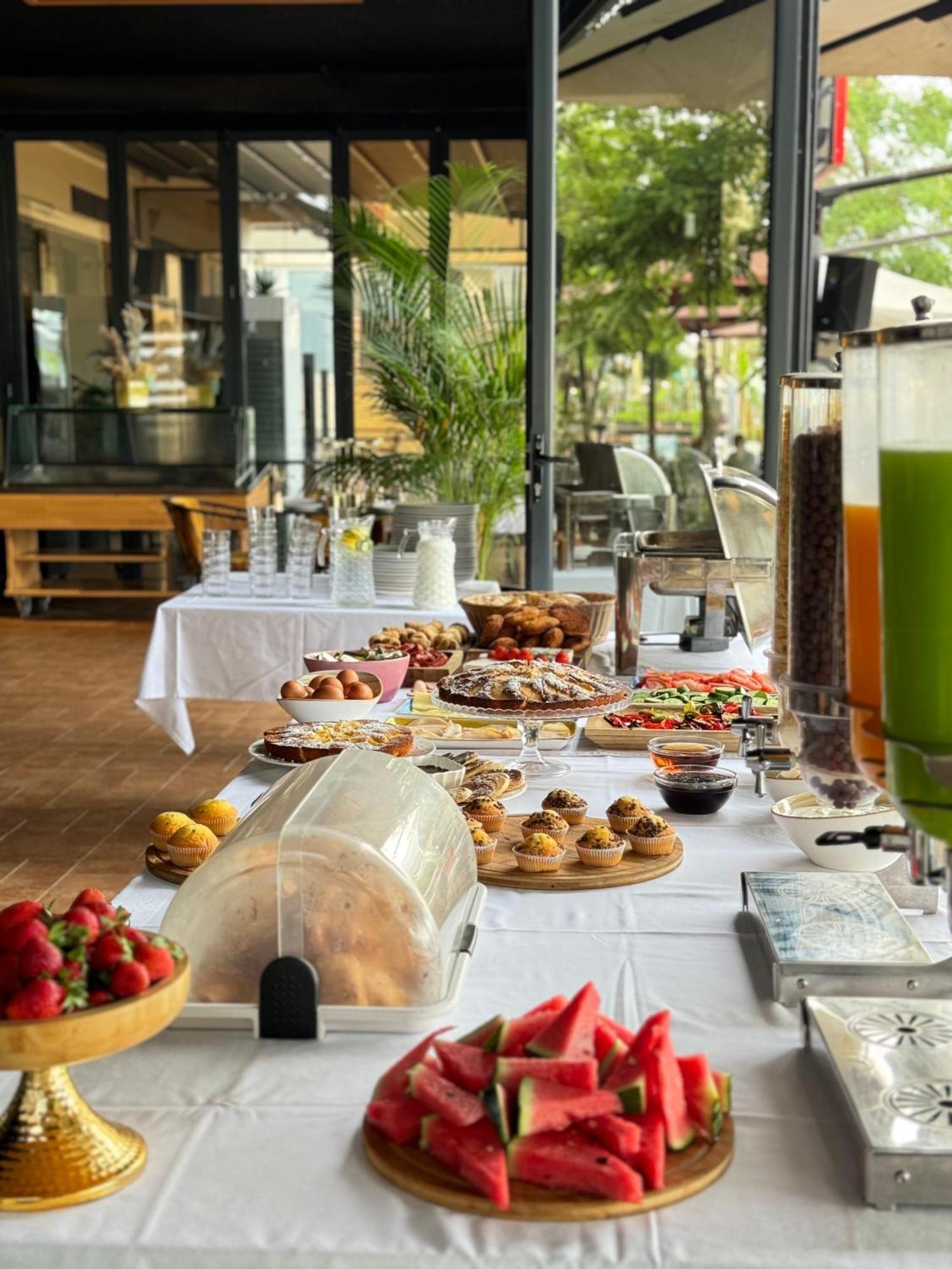 Hotel Patio Vlorë エクステリア 写真